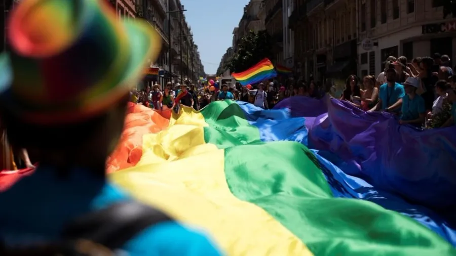 反LGBTQの偽情報の急増は、ヨーロッパのプライドを標的にしている
