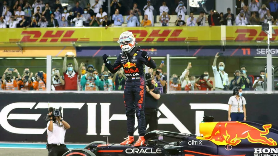F1：マックス・フェルスタッペンが、ルイス・ハミルトンを抑えてワールドタイトルを獲得