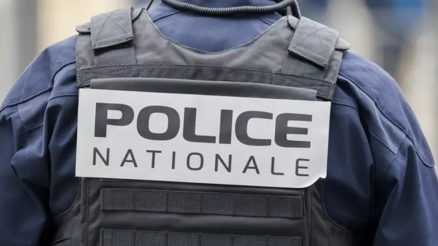フランスの泥棒が最大100万ユーロ相当の宝石を盗む：警察