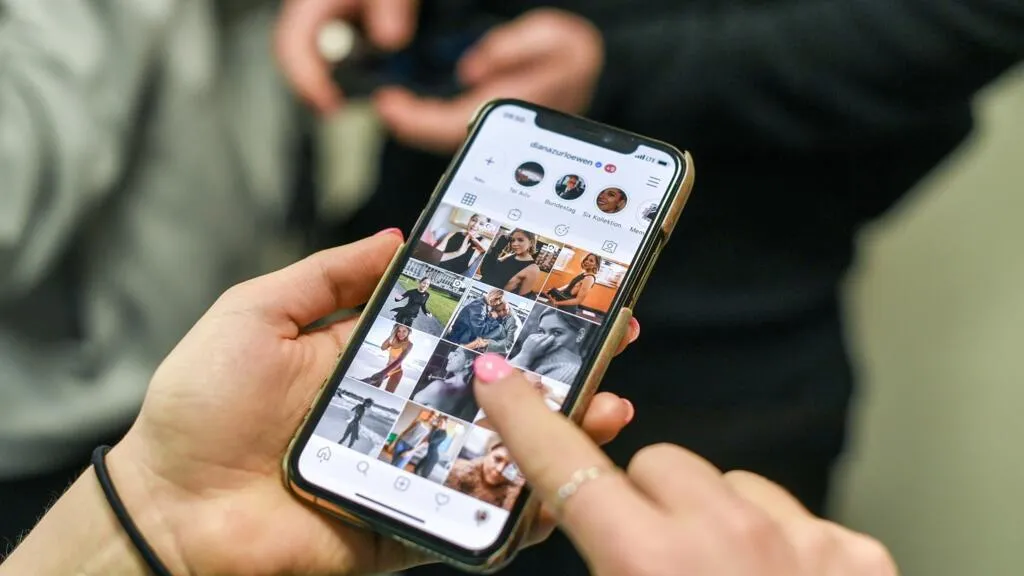 誰が「本物」を保証するのか——税務データ流出とAI動物写真とジェットスキー大統領をつなぐもの
