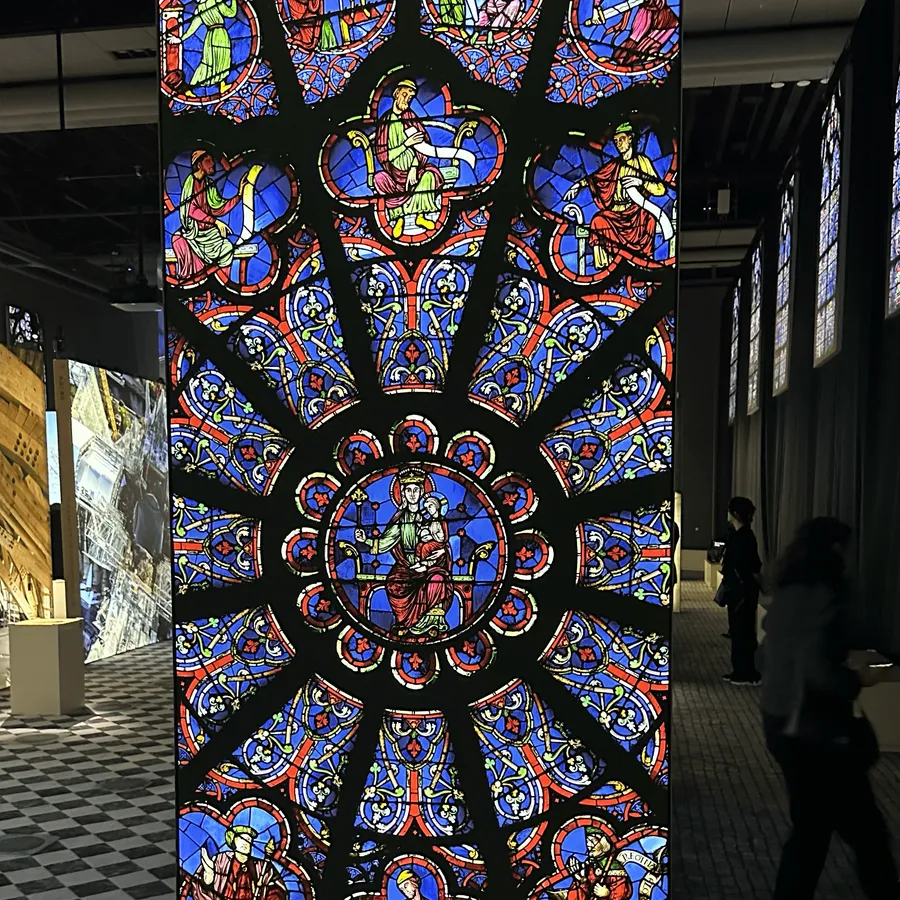 特別展「パリ・ノートルダム大聖堂展 タブレットを手に巡る時空の旅」