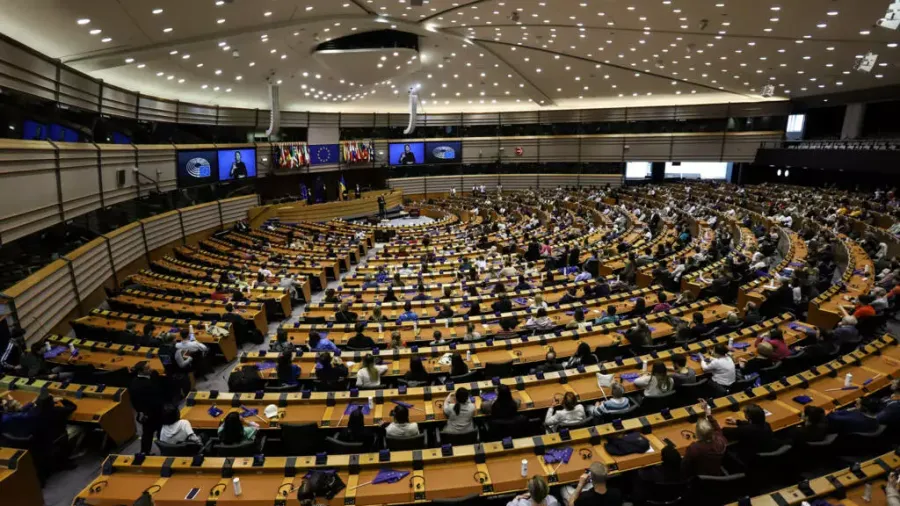 EU議会は、企業に責任を負わせる画期的な規則を薄めることに投票する