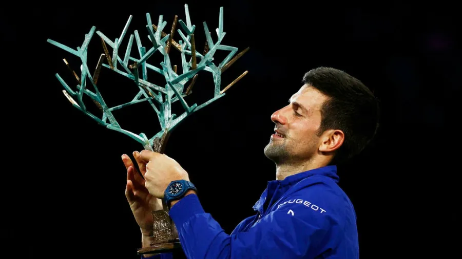 ジョコビッチがメドベージェフを破り、6度目のパリ・マスターズ優勝を果たす