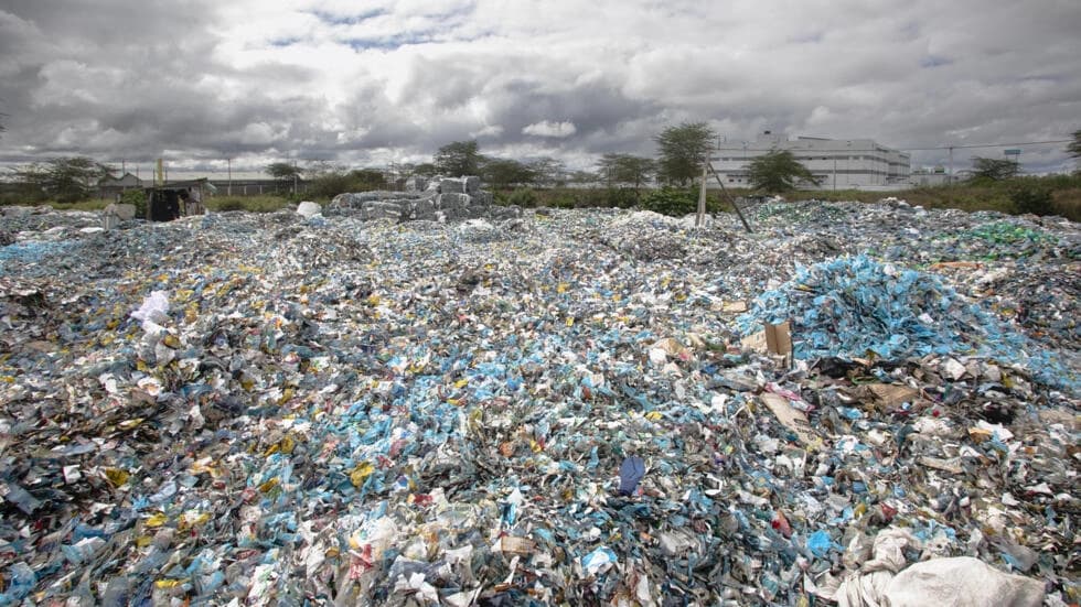 石油化学産業は、プラスチック汚染条約に合意するための世界的な協議に参加します