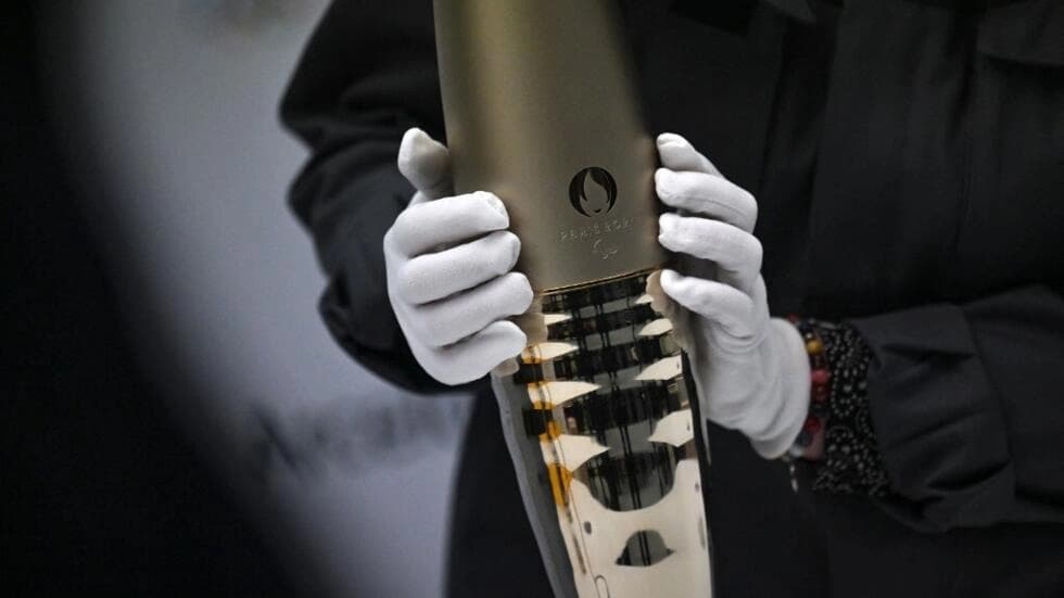 パリ2024オリンピック委員会がトーチベアラーの名前を明らかにする