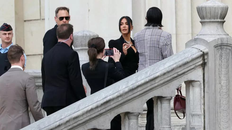 キム・カーダシアンがファッションウィークの強盗から10年後にパリの裁判所に戻る