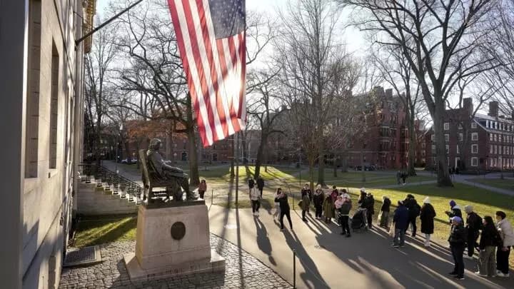 トランプの米国ビザの停止に動揺したフランスの留学生