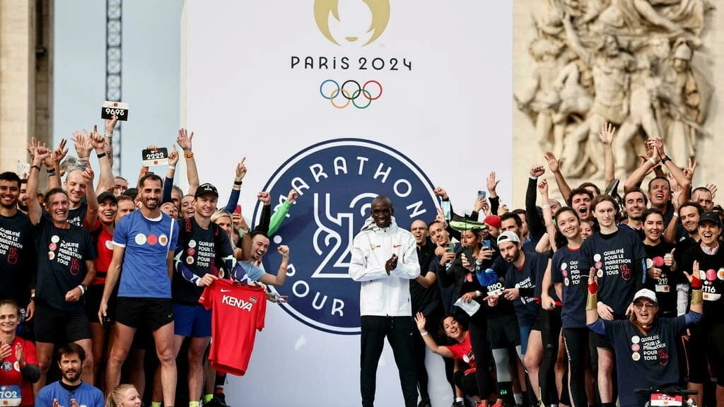 アマチュアがキプチョゲと一緒に走り、2024年パリ五輪の出場権を獲得