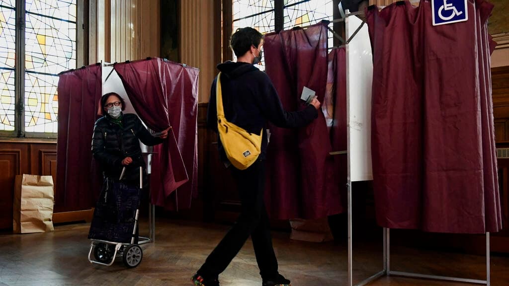 フランス大統領選第2ラウンドは午後5時