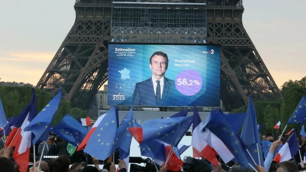 フランス大統領選挙:再選を果たしたエマニュエル・マクロン氏が直面する「第3ラウンド」の法制化