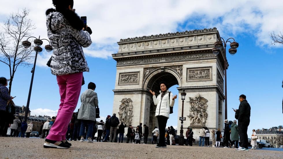 外国人観光客の帰還が特徴の観光シーズン