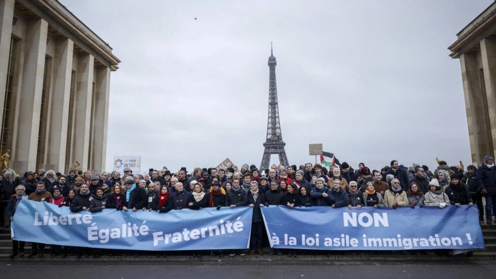 国連人種差別報告者は、フランスの争われた移民法案は「不平等」であると警告する