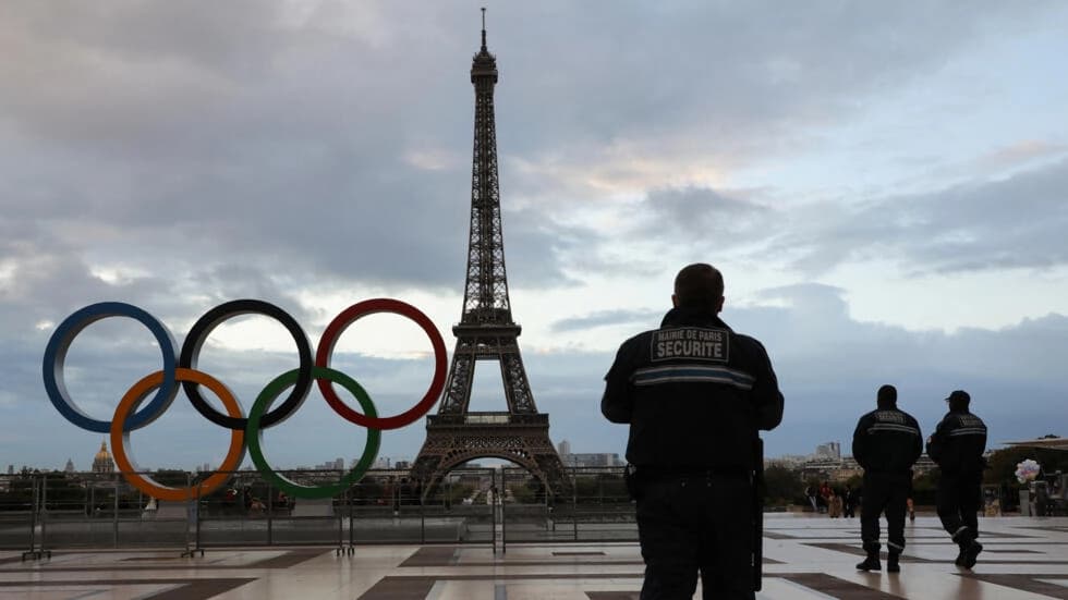フランスの治安部隊はオリンピックに先立ち、100万人のアスリートとスタッフをスクリーニングする