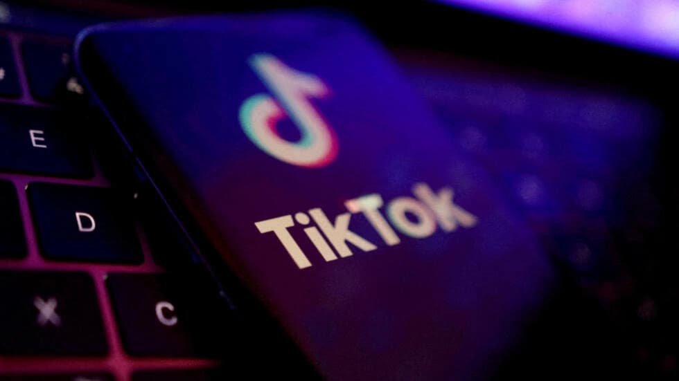 米国:下院はTikTokを禁止で脅かすテキストを採択する