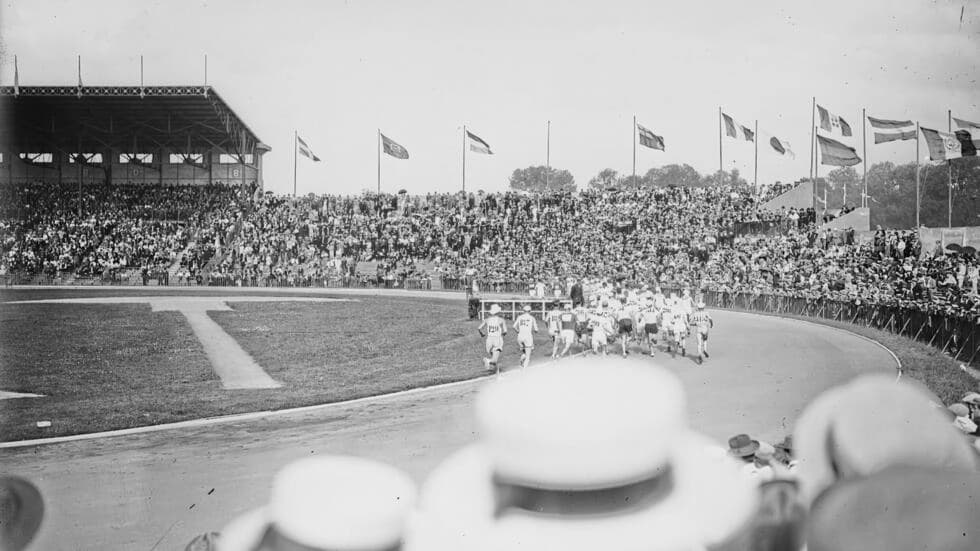 1924年のパリ、オリンピックは「より速く、より高く、より強く」