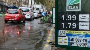 2021年9月15日、パリで最も高いガソリンスタンドの燃料価格。AP - ルイス・ジョリー