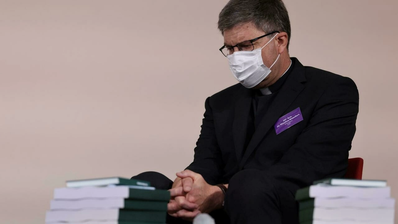 10月4日に行われたSauvé委員会の報告書発表会での、フランス司教協議会エリック・ド・ムーラン・ボーフォール会長。AP - Thomas Coex
