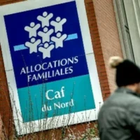 Family Allowance Fund（CAF）では、人工知能を利用しています。(イラスト）。AFP-Philippe Huguen