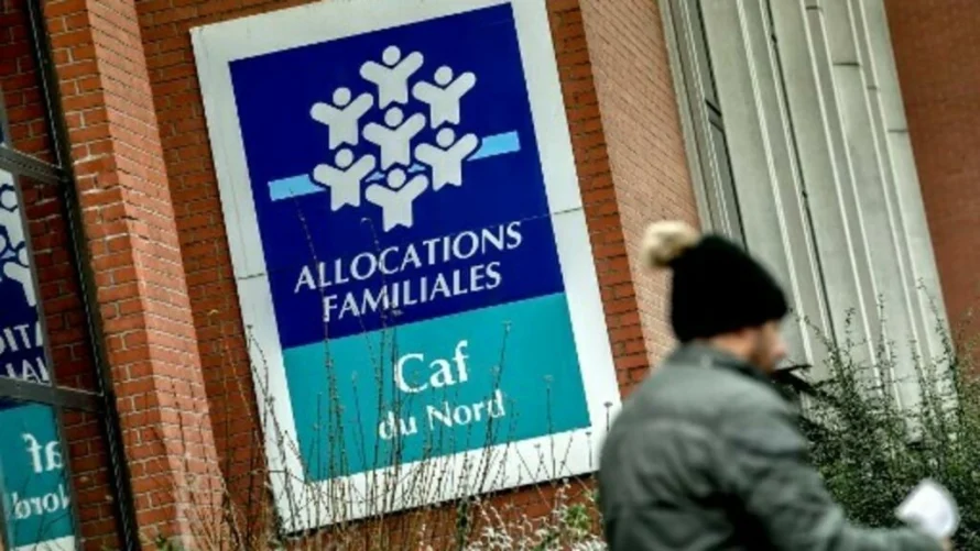 Family Allowance Fund(CAF)では、人工知能を利用しています。(イラスト)。AFP-Philippe Huguen