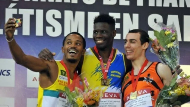 「走ることをやめないで」、ランナーであると同時に泥棒でもあるトゥマニー・クーリバリの物語