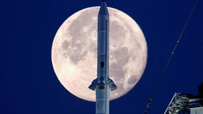 NASAの次世代ムーンロケットの打ち上げは、技術的な問題によって遅れた後、早ければ金曜日に行われます。ロイター - ジョー・スキッパー