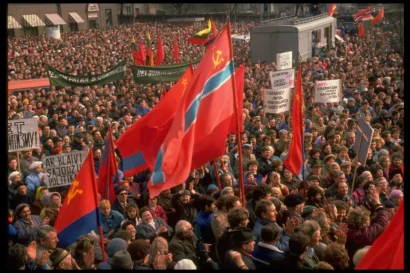 1990年4月4日のソ連でのデモ。ペレストロイカで、ゴルバチョフは漂流する経済を救うために無駄に努力した。ゲッティイメージズ/ライフイメージズコレクション/イゴール・ガヴリロフ