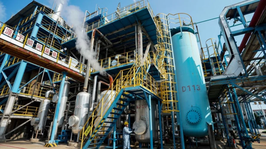 石油の巨人SinopecとPetroChinaは今週の金曜日、別々のプレスリリースで、上場されているニューヨーク証券取引所からの「自発的な撤退」を示した。AP - セス・ウェニグ