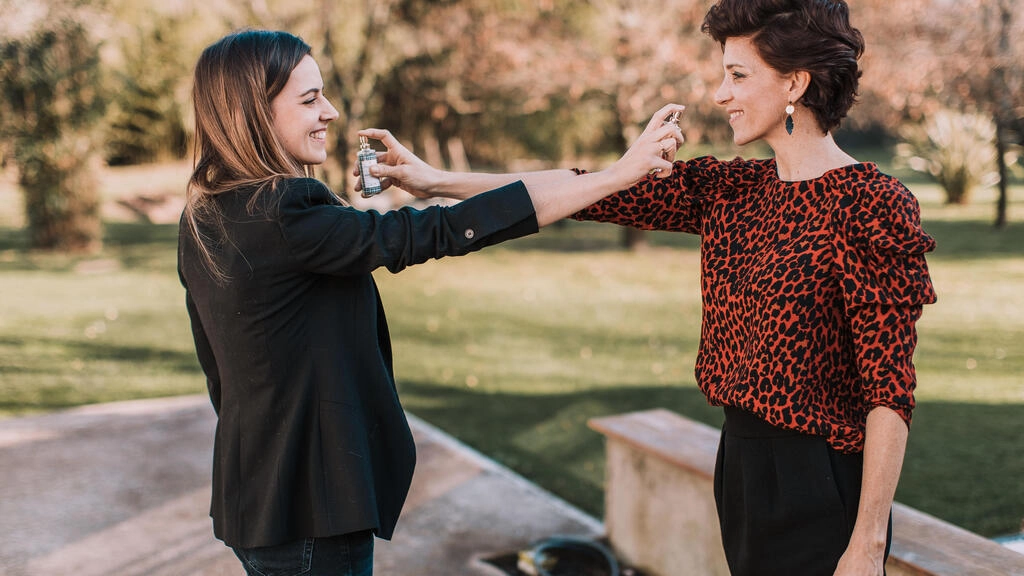 マルゴー＆ティータ：ジュリー・シェルによる、祖母たちへの香り高いオマージュ