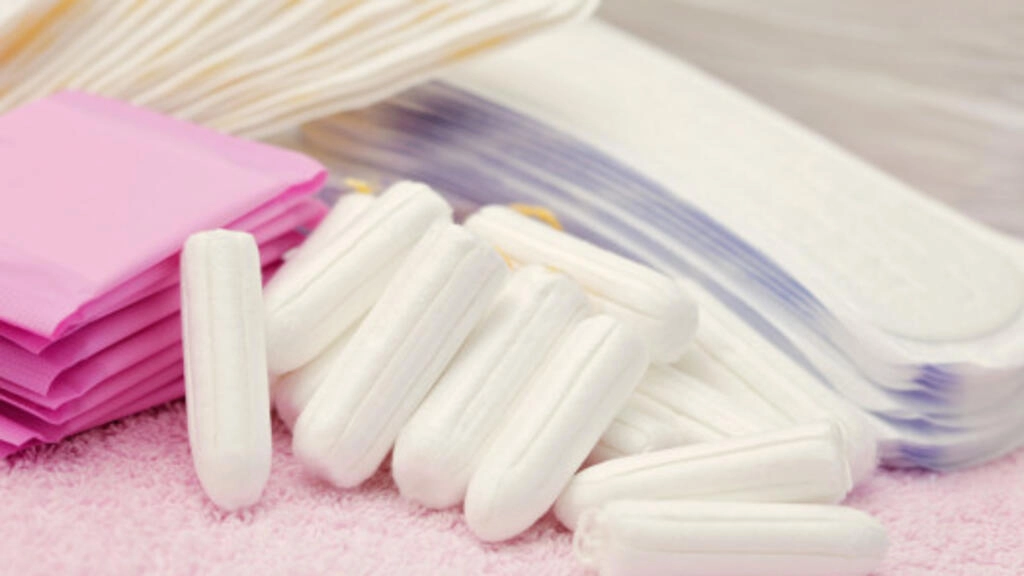 世界初、スコットランドのすべての人のための無料のタンポンと定期的なタオル