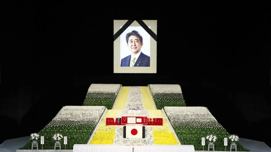 9月27日(火)に7月に暗殺された元首相の安倍晋三の国葬式を行うという日本政府の決定は、日本で強い批判を引き起こしている。ロイター経由 -