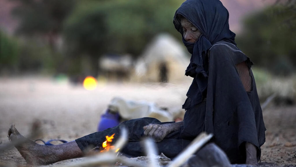 人間開発指数は2年連続で下落する