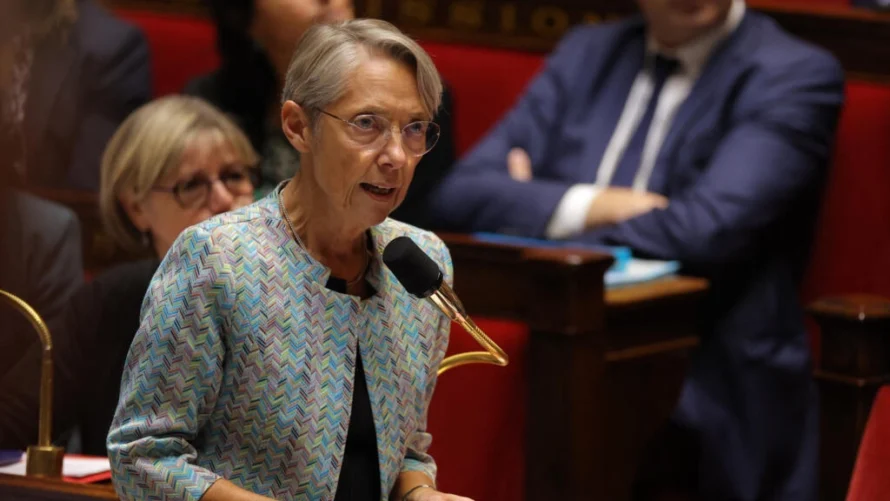 2022年10月11日にパリで国会で政府との質問会見中にフランスのエリザベート・ボルヌ首相。© トーマス・サムソン/AFP