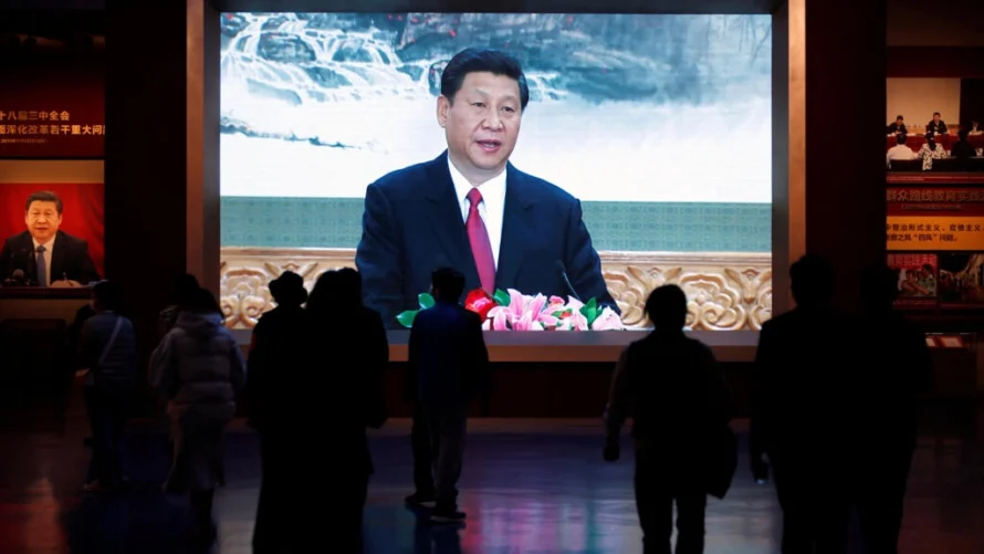 2022年10月13日に北京の中国共産党博物館で習近平を上映するスクリーン。© REUTERS/フローレンス・ロー
