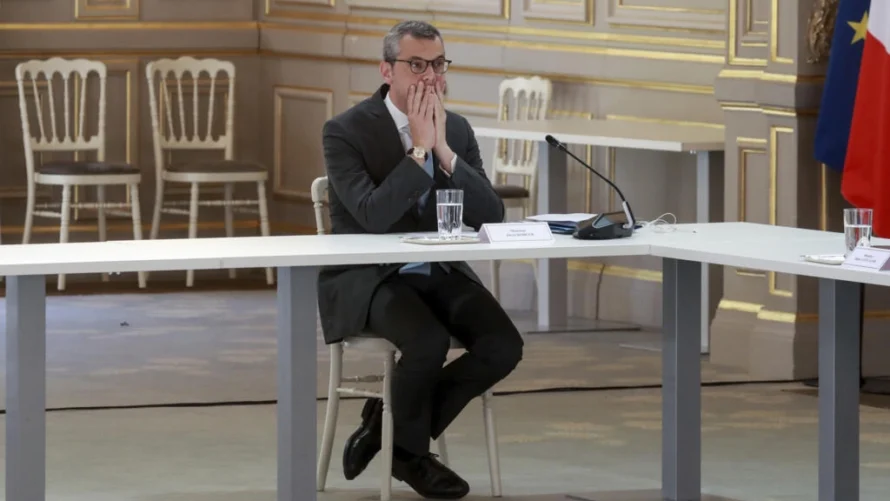 2020年6月、パリのエリゼ宮で行われた労働組合代表との会合でのフランス大統領府のアレクシス・コーラー事務総長の姿。AP - LUdovic Marin