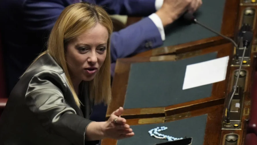 フラテッリ・デ・イタリア党のリーダーであるジョルジア・メローニは、イタリア評議会の最初の女性会長となる。© AP/アレッサンドラ・タランティーノ