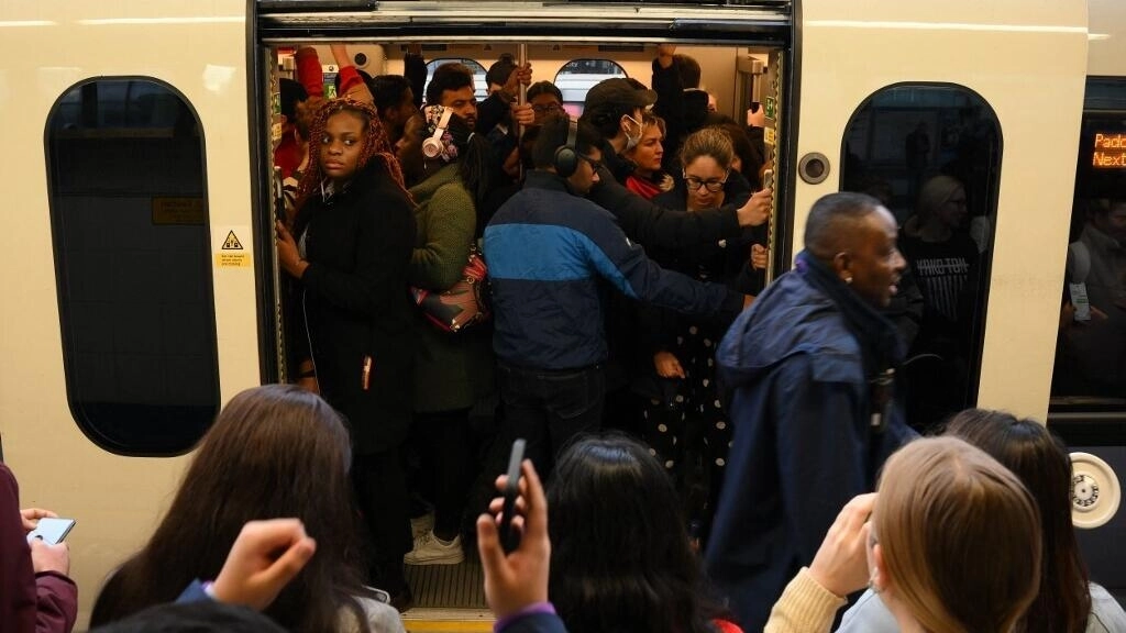 英国：10万人の公務員が来週の木曜日にストライキに入ることを投票で決定