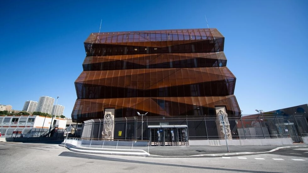 自治体の観光スポットにあるマルセイユ港のデータセンター