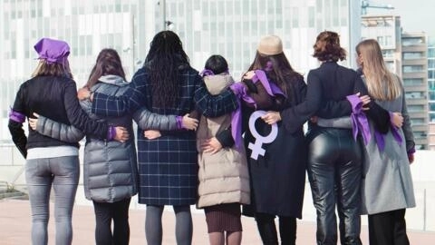 ニュースの言葉 女性、女性、フェミニズム