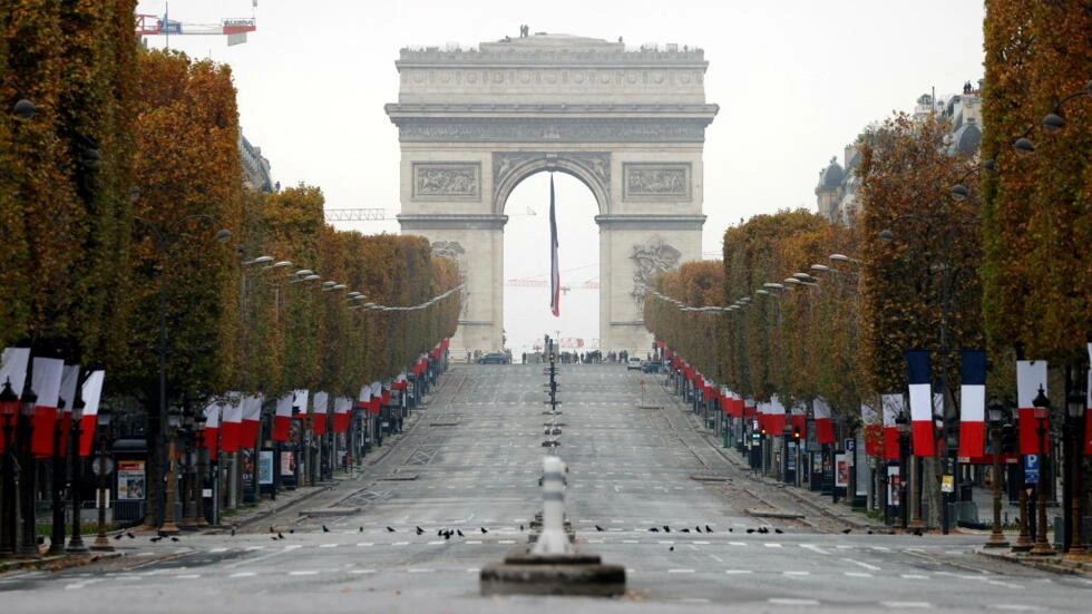 パリのシャンゼリゼ通り、世界最大のスペルテストを開催