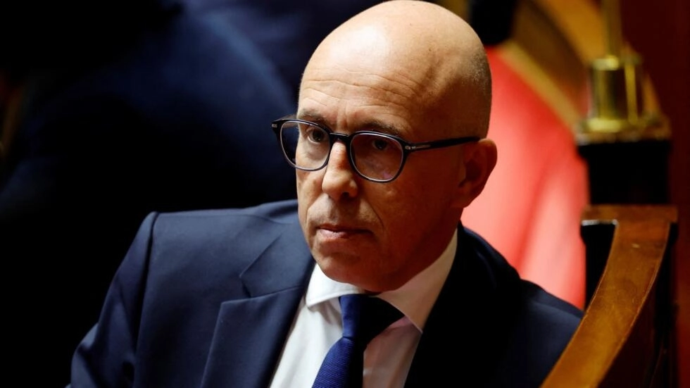 フランス：LRのボス、エリック・チオッティは引退の大失敗の後、彼のマークを印刷しようとします