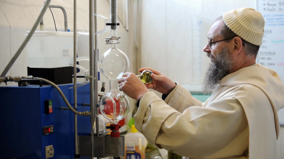 米国の酒飲みがフランスの僧侶が作ったリキュールであるシャルトルーズに喉が渇いている理由