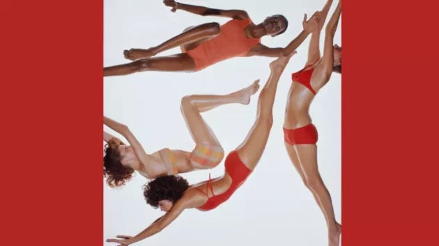 「移動するファッション」、キャットウォークのスポーツ