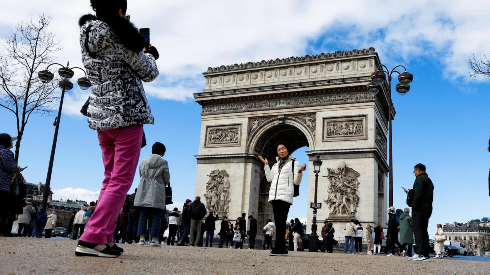 外国人観光客の帰還が特徴の観光シーズン