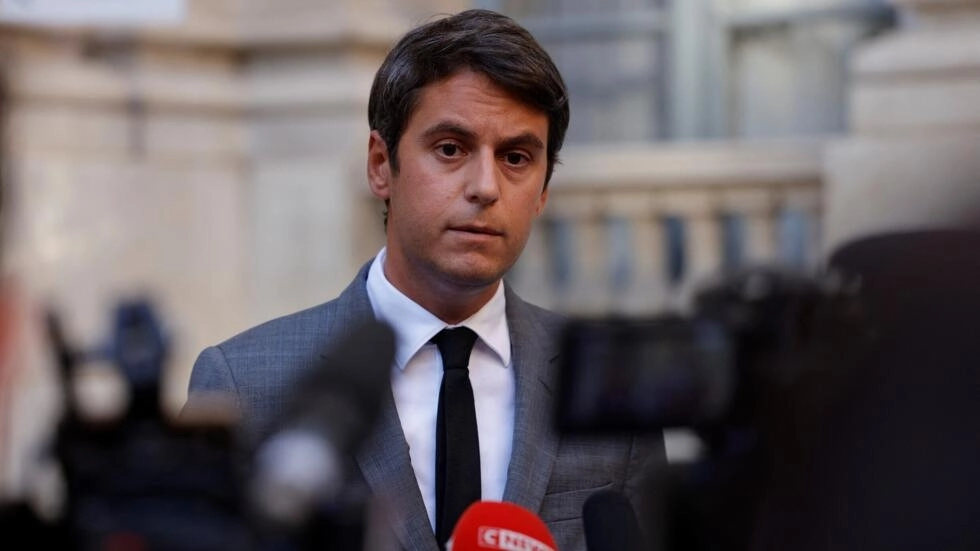 フランス：ティーンエイジャーの自殺は、学校の嫌がらせを議論の中心に戻す