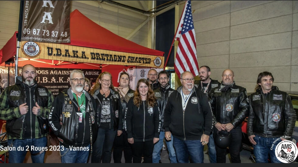 バイカーはフランスで学校のいじめと戦う