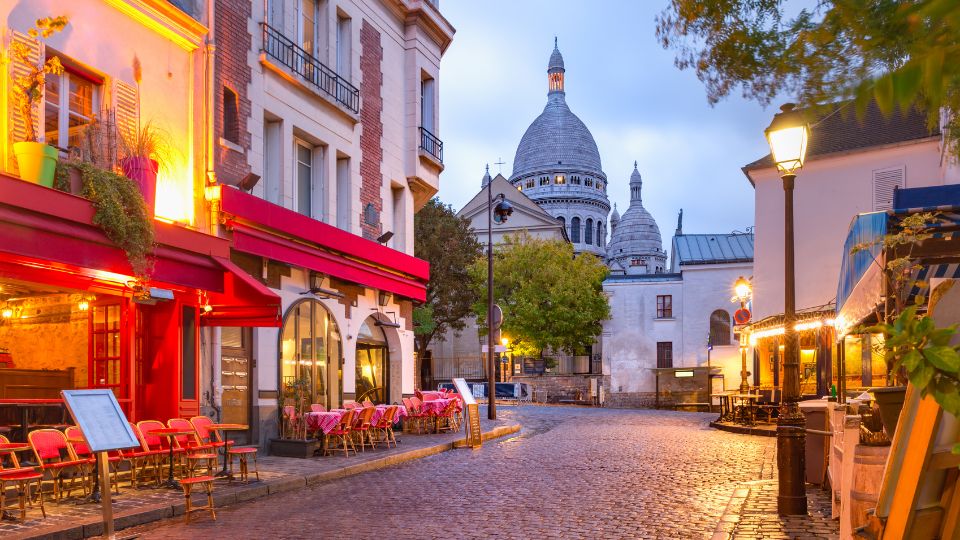 モンマルトルの丘にあるサクレクール・バジリカ (La basilique du Sacré-Cœur sur la colline de Montmartre, Paris)