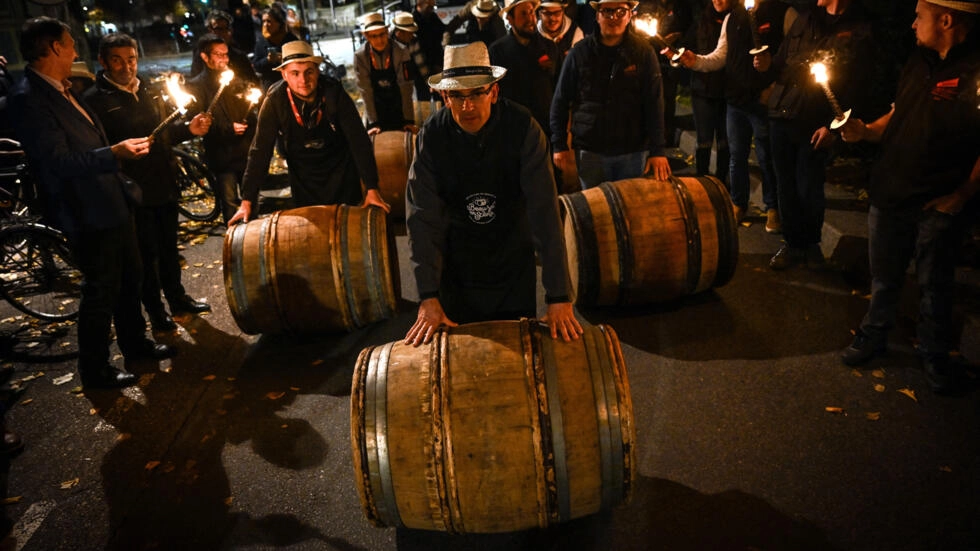 アルコール消費量は減少するが、高いまま