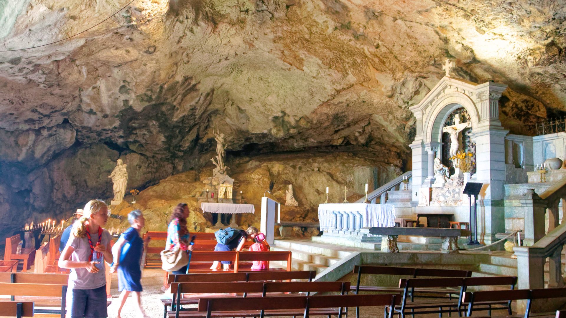 サントボームの洞窟