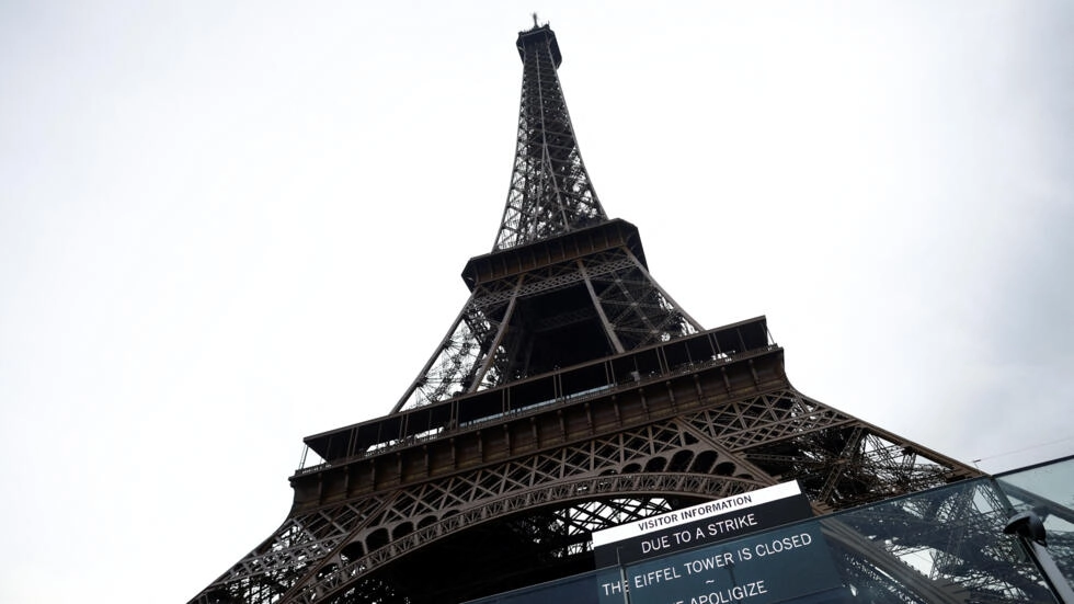 スタッフが財務管理を非難する中、ストライキは再びエッフェル塔を閉鎖する