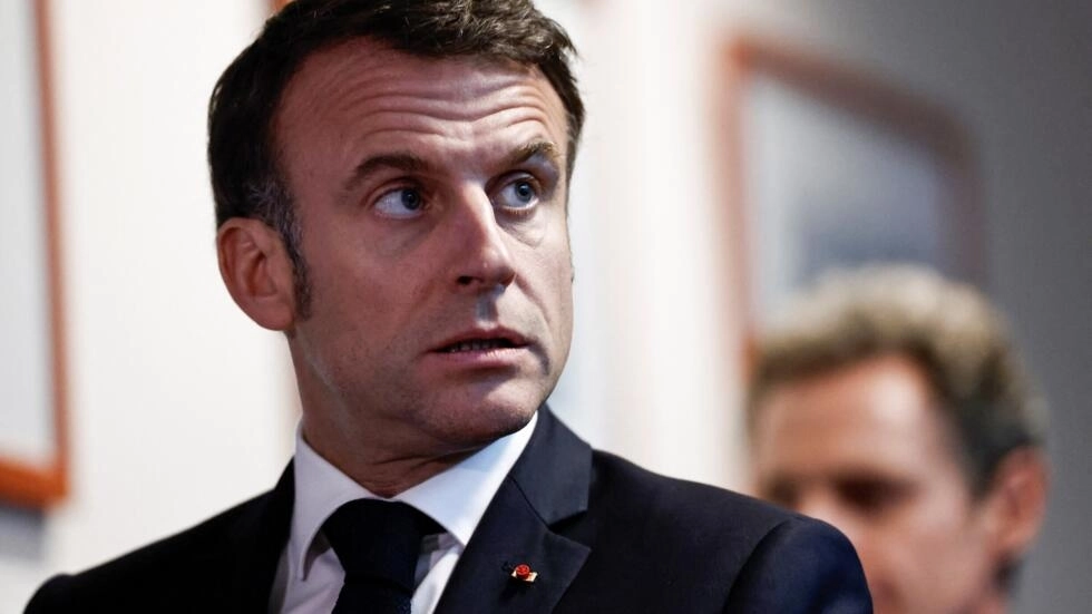 パリとモスクワは「情報戦争」を戦っている